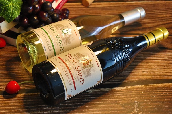 想要養(yǎng)生，該選紅葡萄酒還是白葡萄酒?