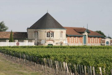 開(kāi)一家紅酒店大概要多少錢(qián)？